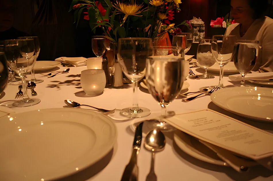 DinnerTable-vi