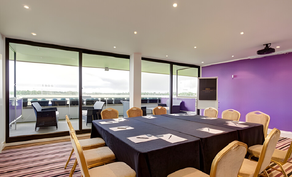 Kempton Park Racecourse - Best Venues London