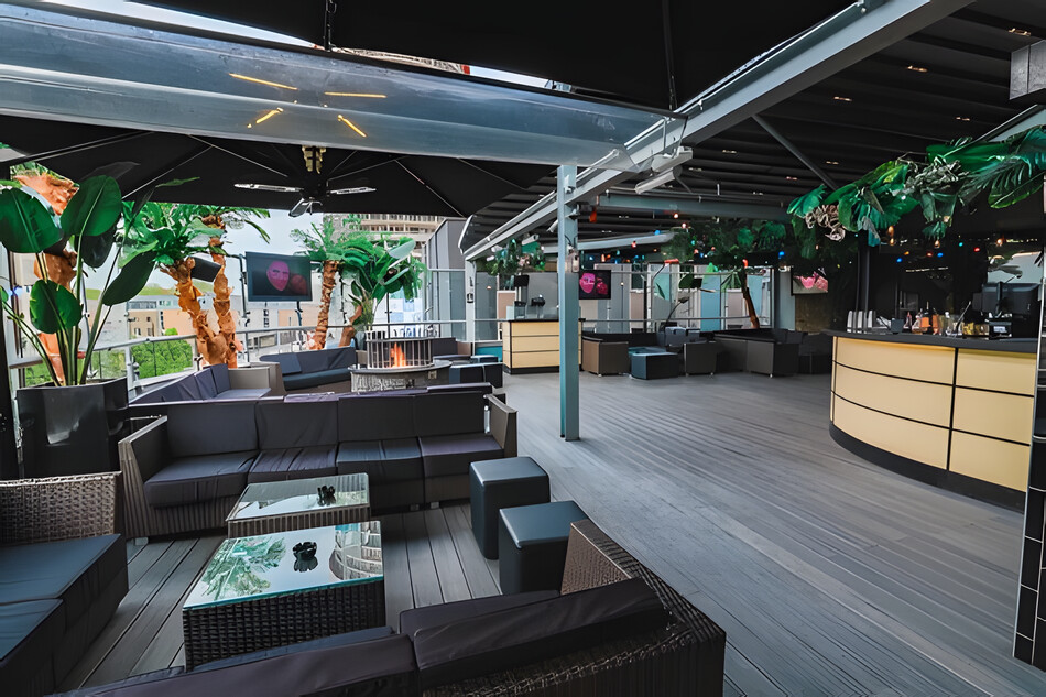 Summer Party Venue Hire - Golden Bee - Best Venues London